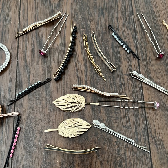 Bundle of 21 cute head accessories ! Some of them are not even used. - Picture 3 of 4